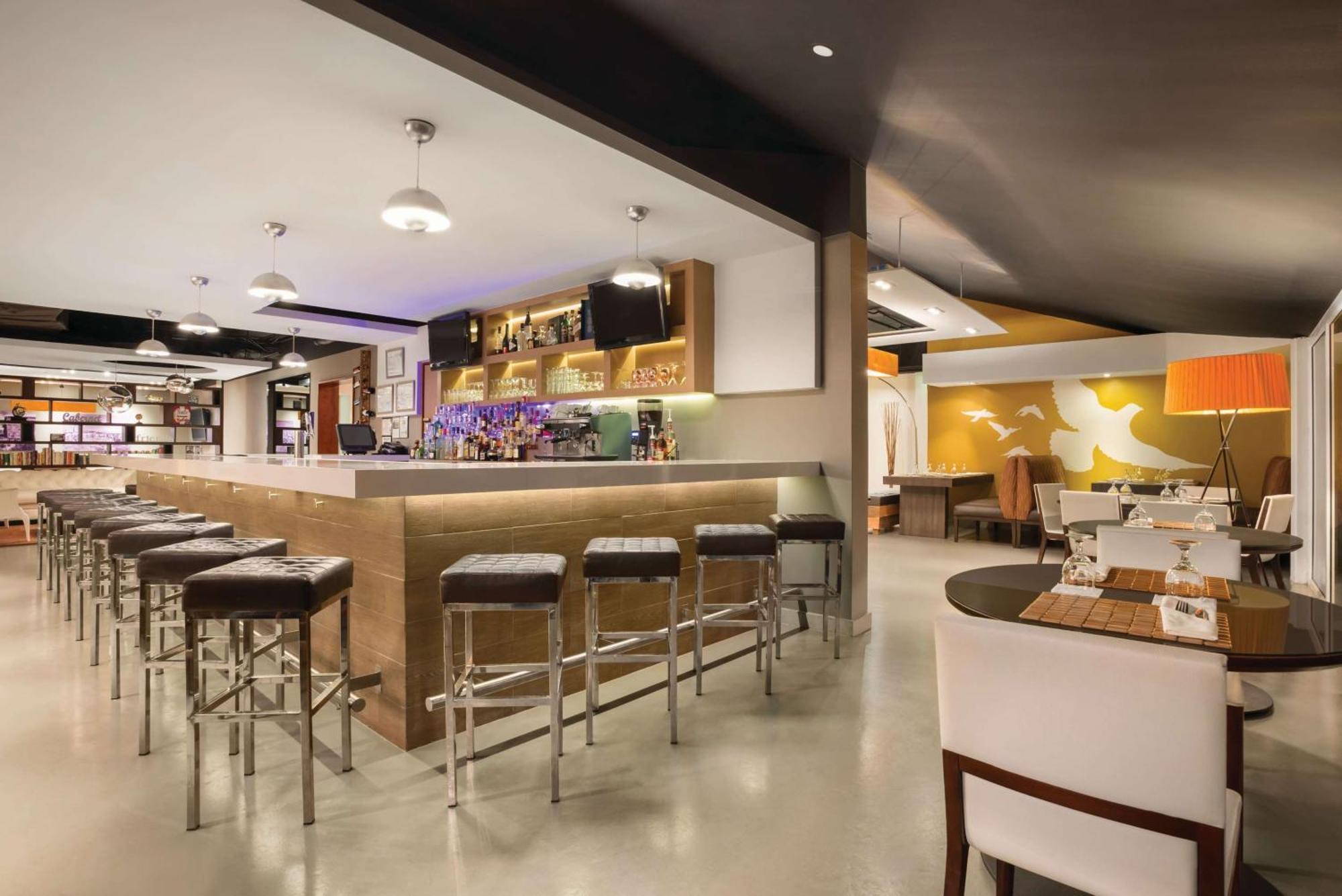 Tryp By Wyndham Isla Verde San Juan Extérieur photo